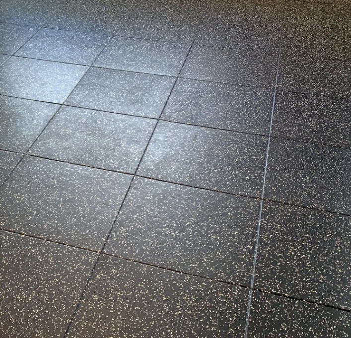 663663-1.jpg אריח גומי 50*50 ס"מ, פרימיום - גובה 20 מ"מ – תמונה 1